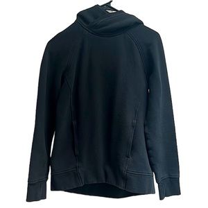 🍋LULULEMON Women’s Pull Over Scuba hoodie in Black. size 4.